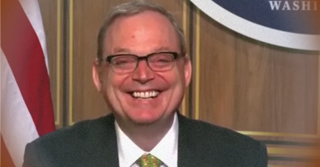 凱文·哈塞特笑臉